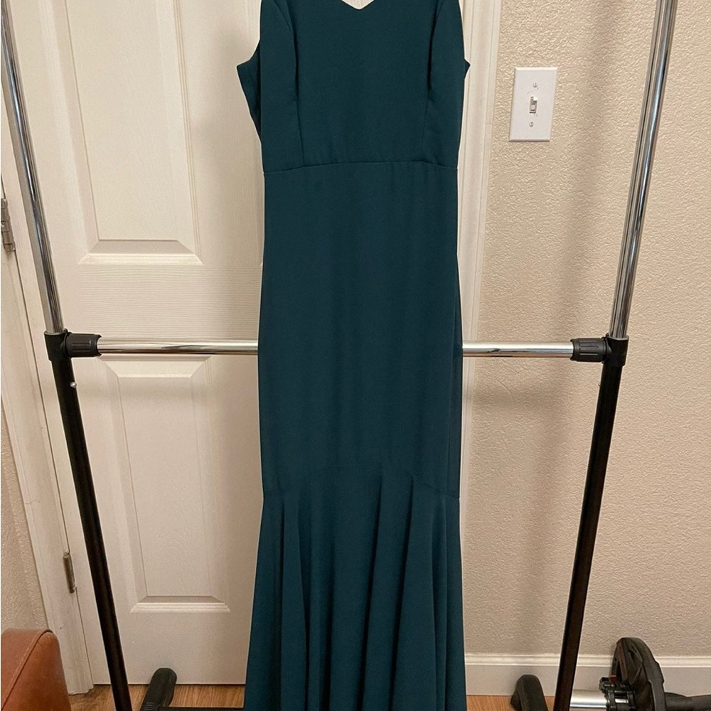 Lulu's Green Sleeveless V-Neck Gown for Weddings